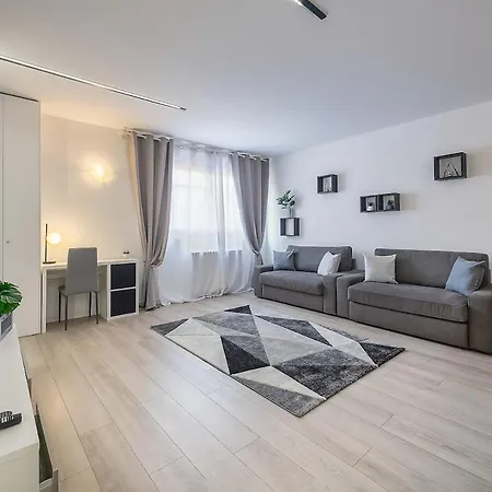 Zona Stadium - Free Parking, Wi-fi, Ac Apartament